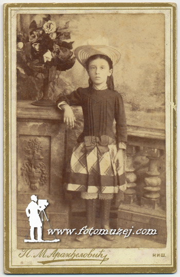 Devojka sa šeširom (autor Petar Aranđelović)
