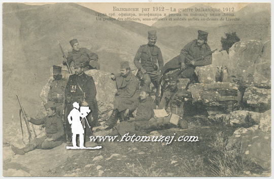 Srpski oficiri i vojnici na položaju iznad Lješa (autor Vaso Radulović)