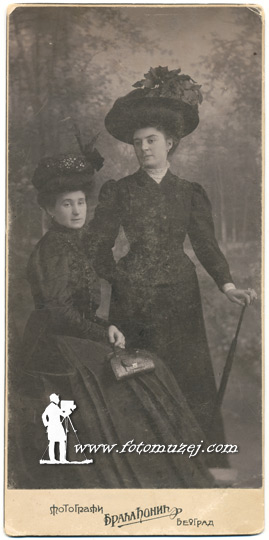 Dve gospođe sa šeširima (autor Ljubiša Đonić)