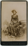 Dama sa šeširom i ambrelom