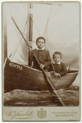 Dva dečaka u čamcu