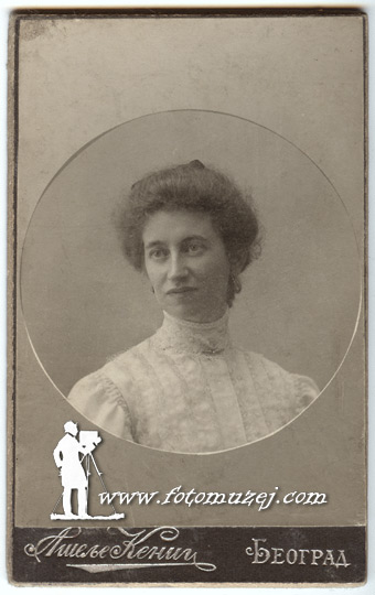 Žena u beloj bluzi (Atelje Kenig)