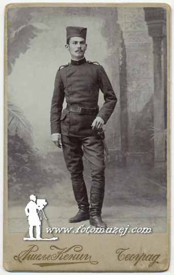 Srpski vojnik sa bajonetom (Atelje Kenig)