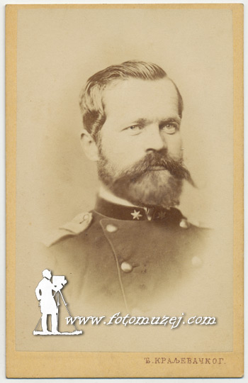 Oficir sa bradom i brkovima (autor Đoka Kraljevački)