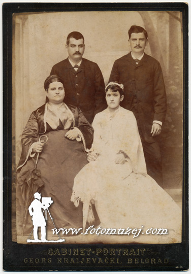 Mlada sa suprugom i njegovim roditeljima (autor Đoka Kraljevački)