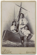 Devojčice u čamcu