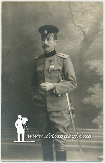 Oficir sa sabljom (autor Kosta Makević)