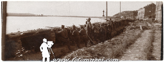 Odbrana Beograda, srpski zakloni pored Save iza hotela Bristol, 1914. godine (autor Nepoznati Autor)