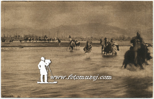 Srpska vojska prelazi preko reke Maće u Albaniji 1915. godine (autor Risto Šuković)