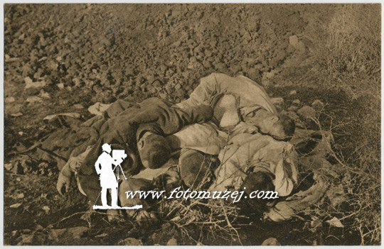 Mrtvi srpski vojnici od gladi i izmorenosti kod Lješa u Albaniji 1915. godine (autor Risto Šuković)