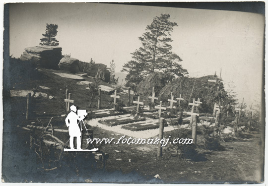 Šumadinci svojoj otadžbini, grobovi na Miletinoj koti 1917. godine (autor Nikola Matejić)