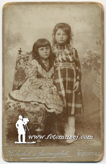 Dve devojčice (autor Ivan Živković)