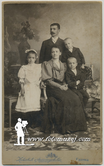 Porodica Obradović (autor Ivan Živković)