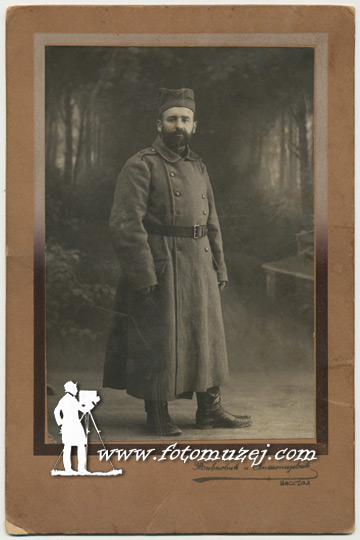 Muškarac u vojnoj uniformi (autor Ivan Živković)