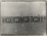 Srpska vojska sa topovima u logoru