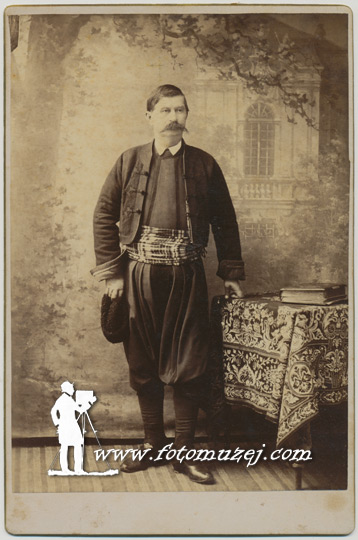 Muškarac u narodnom odelu (autor Solomon Alkalaj)