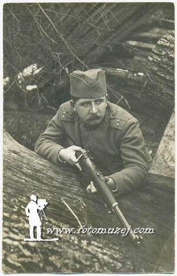 Podoficir sa puškom (autor Avram Ćirić)