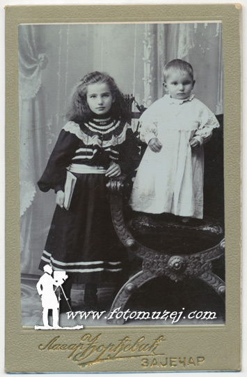Jelena i Natalija Najdić (autor Lazar Đorđević)