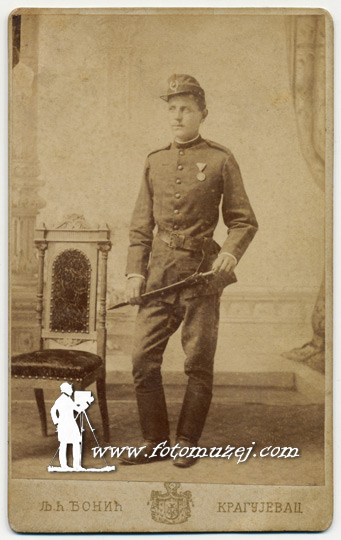 Vojnik sa bajonetom (autor Ljubiša Đonić)