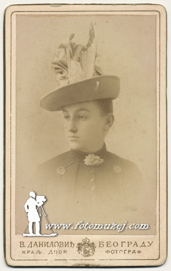 Dama sa šeširom (autor Vasa Danilović)