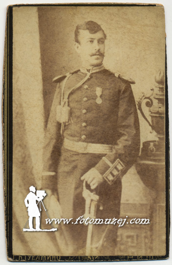 Oficir sa sabljom (autor Josif Guelmino)