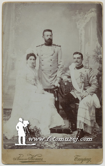 Mladenci sa starim svatom (Atelje Kenig)