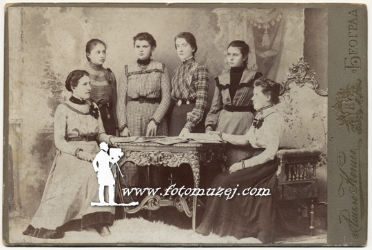 Kosara Milojković,Hermina Rot, Ljubica Petrović,Magdalena Valker,Novka Petrović i Danica Lazarević (Atelje Kenig)
