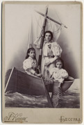 Devojčice u čamcu 02