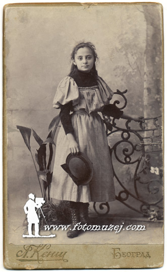 Devojčica sa šeširom (autor Leopold Kenig)