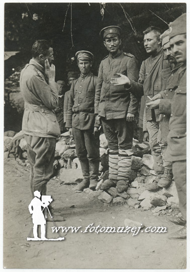 Pukovnik Dobrosav Milenković ispituje bugarske zarobljenike (autor Samson Černov)