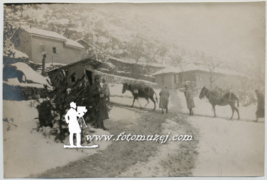 Stražar pred divizijskim štabom u zimu 1918. godine (autor V. Vuković)