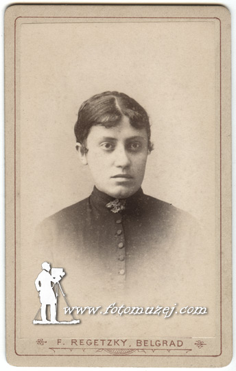 Žena sa brošem (autor Franc Regecki)
