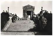 Poseta Josipa Broza Tita grobu Neznanog junaka na Avali 13.05.1945. 01