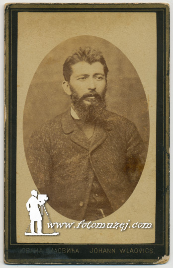 Muškarac sa brkovima i bradom (autor Jovan Vlahović)