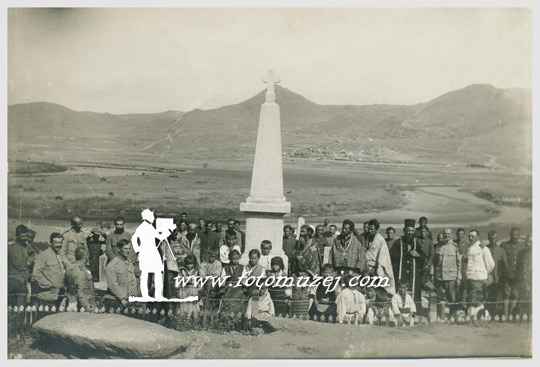 Osvećenje spomenika poginulim vojnicima prilikom prelaza Crne reke, u selu Dobroveni 1918. 01 (autor Milan Vukašinović)