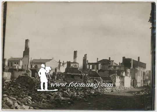 Porušene ulice bombardovanjem u Bitolju 1918.godine (autor Milan Vukašinović)
